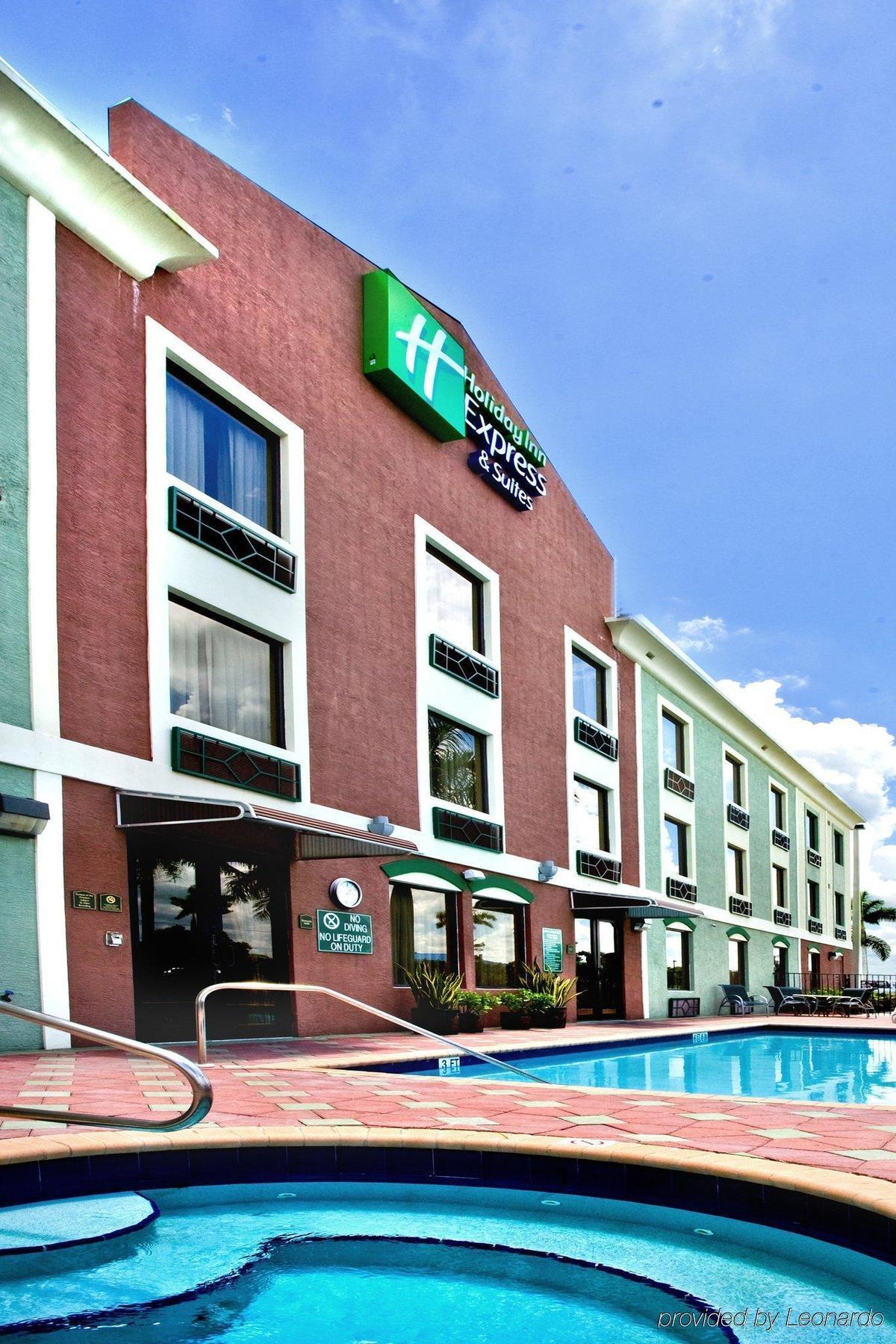 Holiday Inn Express Hotel & Suites Clewiston By Ihg Exteriör bild
